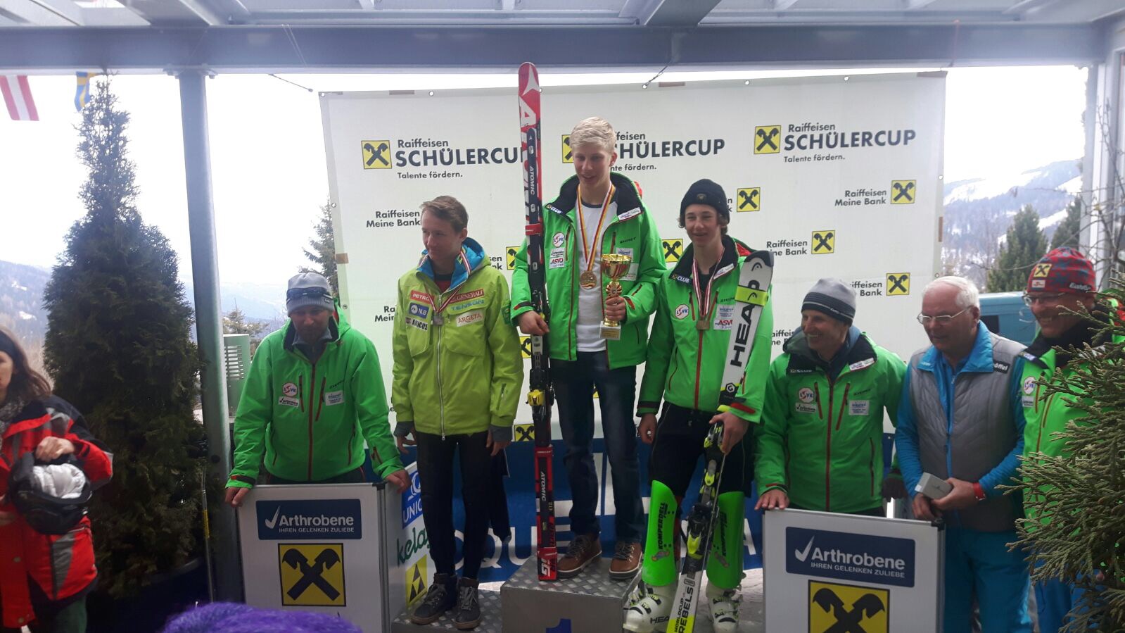 Laurin am Siegespodest im Super-G