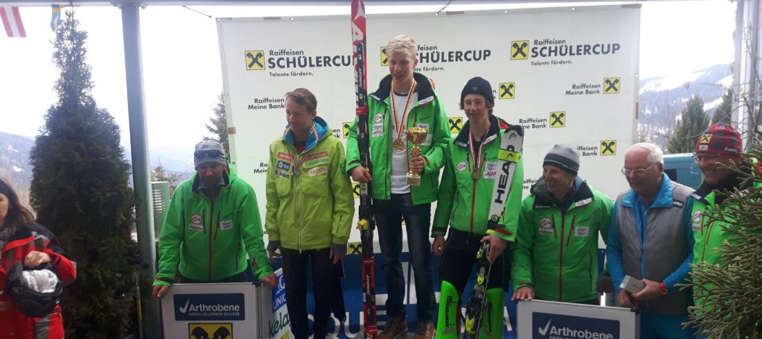 Laurin am Siegespodest im Super-G